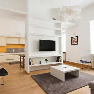 Apartamento Youhosty - Dei Piatti 3, Milán